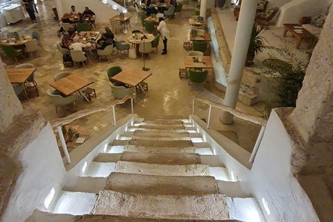 HoumetSouk: Tempo livre no mercado e chá de menta no famoso El FondoukHoumetSouk: Tempo Livre no Mercado e Chá de Hortelã no famoso El Fondouk