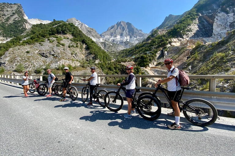 Excursion en E-Bike dans les carrières de marbre de Carrare avec dégustation de saindoux