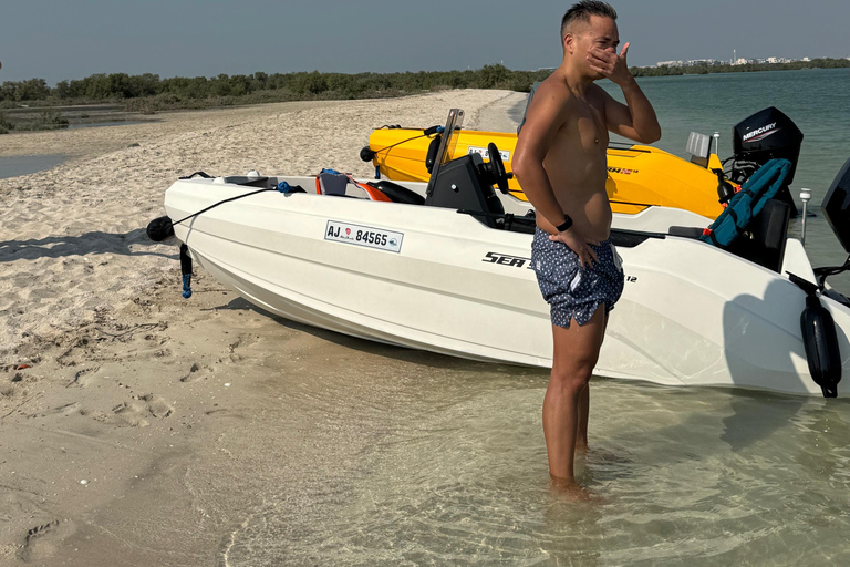 Abu Dhabi: Private Small Boat Rental (No License Required) Abu Dhabi: Small Boat 2 Hour Rental (No License Required)