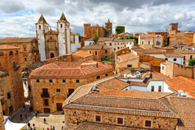 Cáceres : Visite guidée + entrée aux monuments + dégustationVisite guidée de Cáceres, entrée aux monuments + dégustation