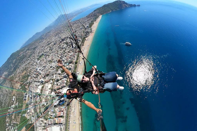 Alanya: Tandem Paragliding Tour with Hotel Transfer