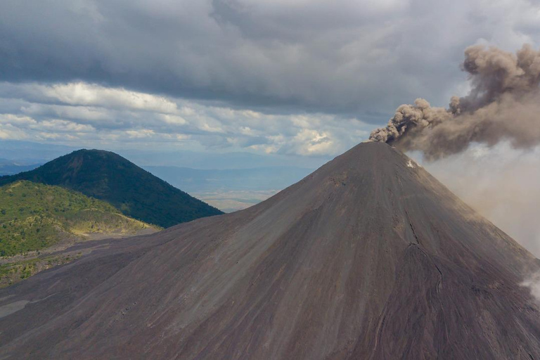 Tour to Pacaya Volcano with English and Spanish speaking tour guide.