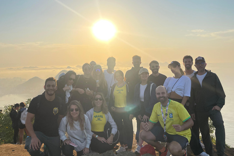 Dois irmãos sunrise hike & drone video