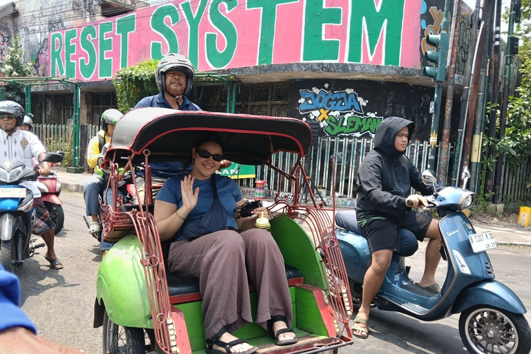 Yogyakarta: wandeltour met gids naar het paleis van de sultan en TamansariYogyakarta: begeleide wandeltour naar het paleis van de sultan en Tamansari