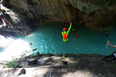 Cebu: Kawasan Falls Canyoneering Abenteuer mit Transfers