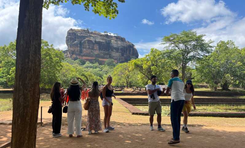 From Kandy: Sigiriya and Dambulla Day Trip