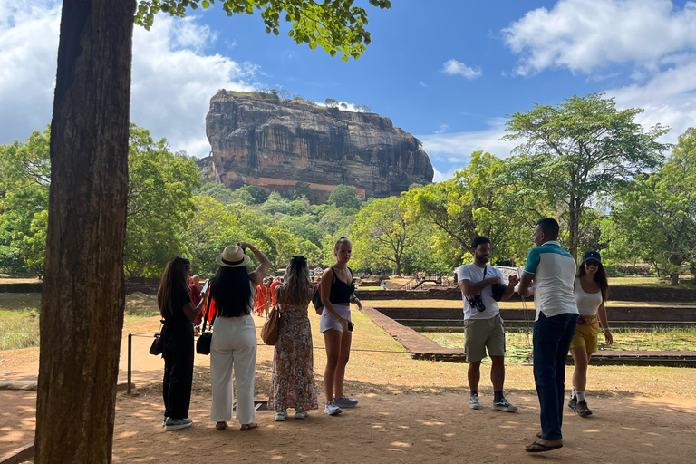 From Kandy: Sigiriya and Dambulla Day Trip