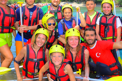 Desde el lateral: Excursión de rafting en el cañón de Köprülü