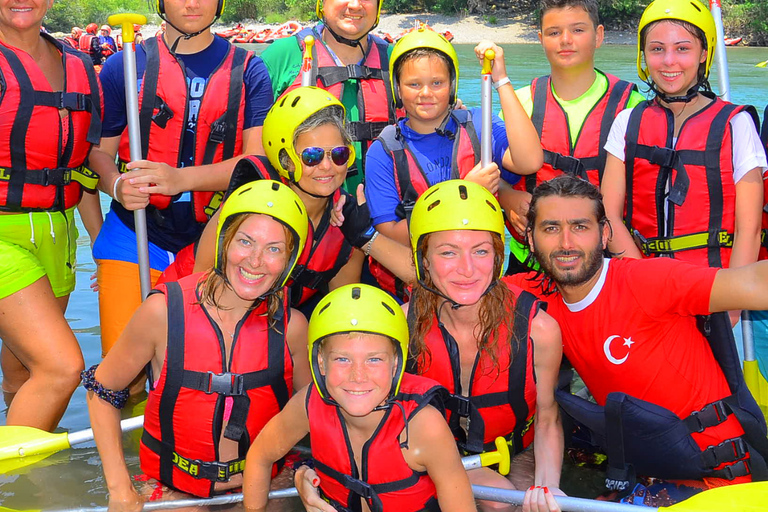 Desde el lateral: Excursión de rafting en el cañón de Köprülü