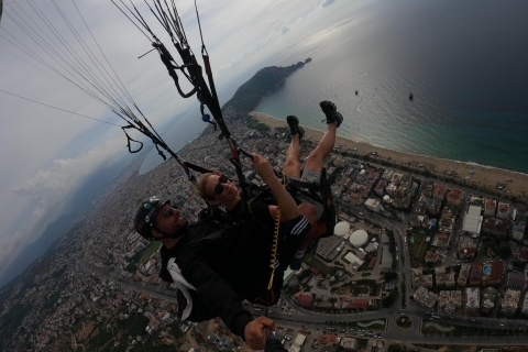Tandem paragliding in Alanya vanaf de zijkant