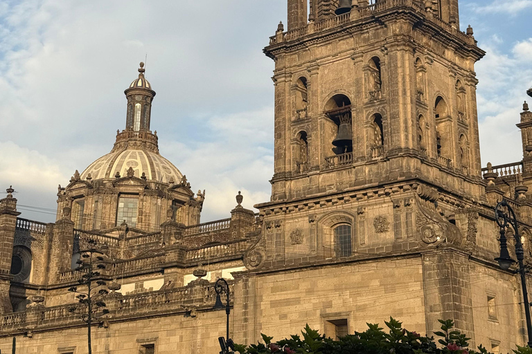 Mexico City: Cable Car, Forest & Centro Bike Tour