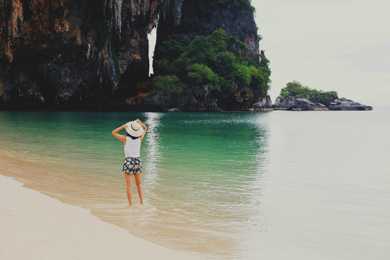 Krabi: A melhor aventura particular de barco de cauda longa em 7 ilhasMotorista de barco