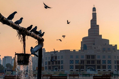 Doha: Guided Night Tour with Lights, Culture & Landmarks