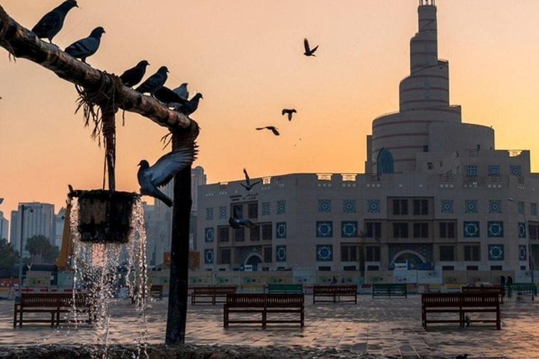 Doha: Guided Night Tour with Lights, Culture & Landmarks