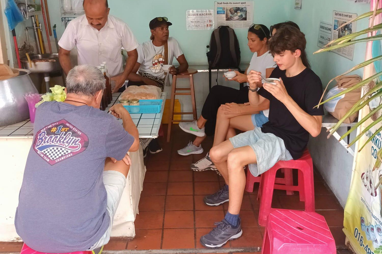 Georgetown Street Art Tour & Mix Culture Local Food Tasting