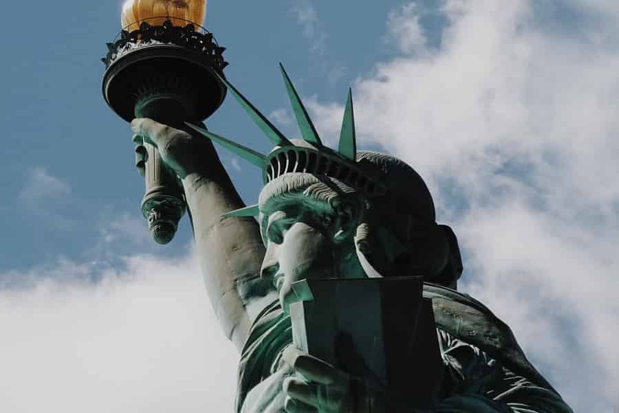 Freiheitsstatue & Ellis Island-Tour mit Fähre + Museumseintritt. Foto: GetYourGuide Freiheitsstatue & Ellis Island-Tour mit Fähre + Museumseintritt. Foto: GetYourGuide
