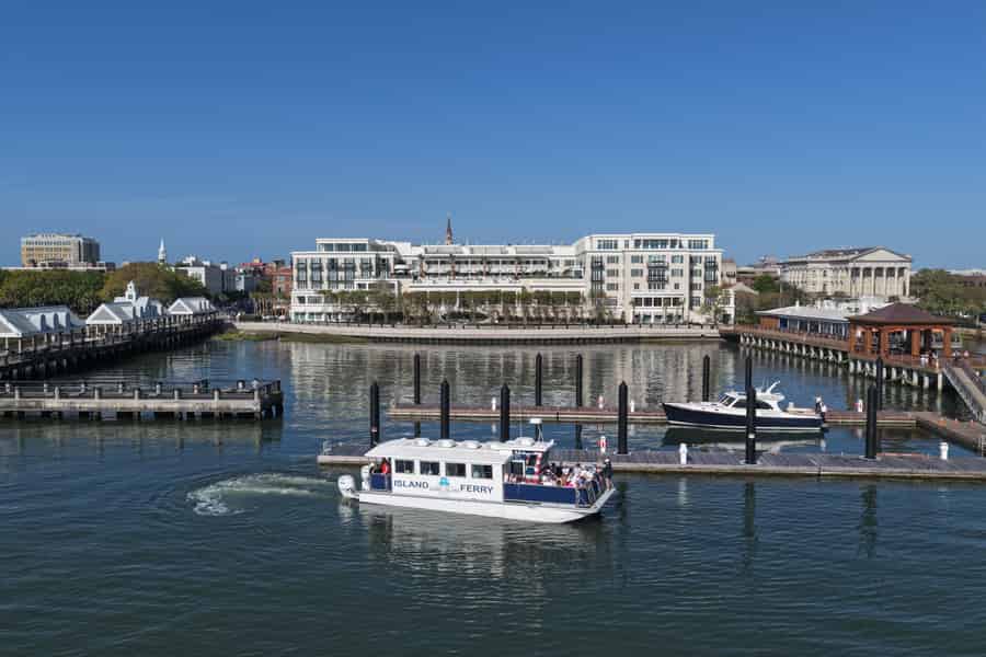 The Cooper Hotel Dock: Hin- und Rückfahrt mit der Fähre nach Daniel Island. Foto: GetYourGuide