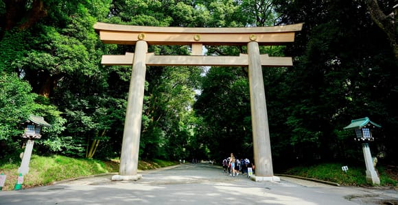 Tokyo : le Meiji Jingu à pied, shintoïsme et système impérial