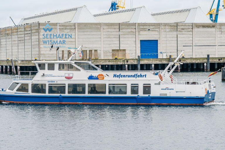 Wismar: Harbor Cruise with Sea Animal Fishing and Guide