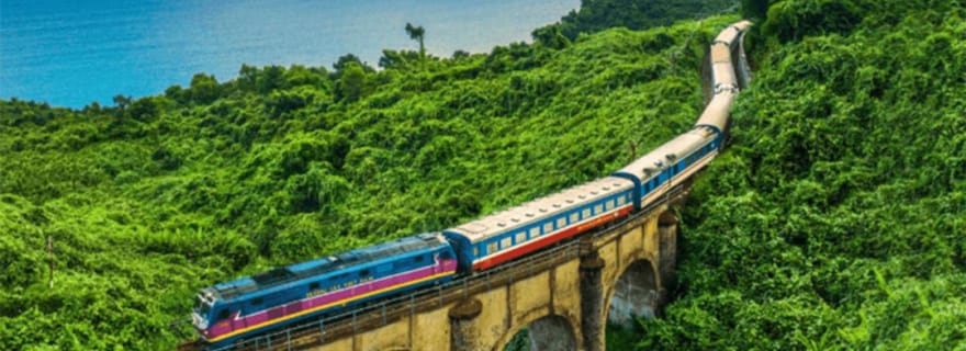 Visite privée de Hué impériale via le train du col de Hai Van