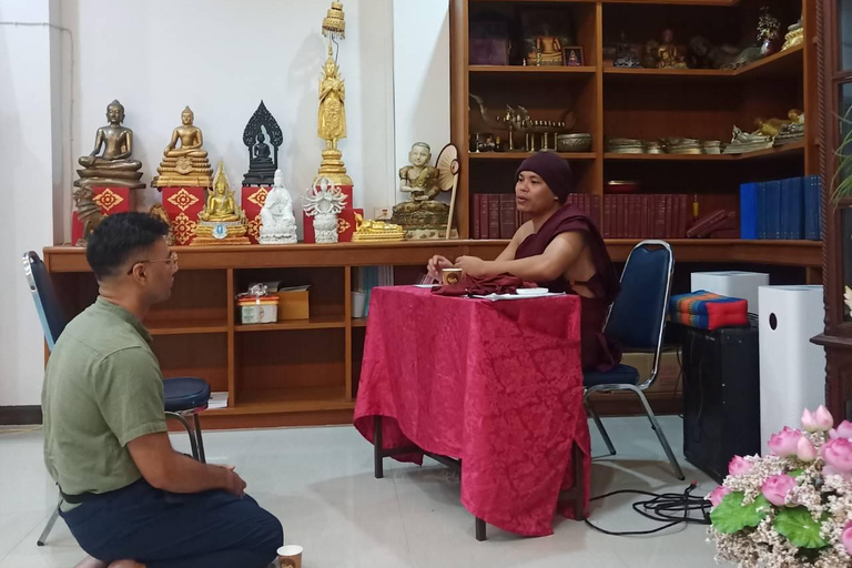 Chiang Mai: visite du temple de l'artisanat d'argent avec réunion de moinesVisite privée avec prise en charge à l'hôtel