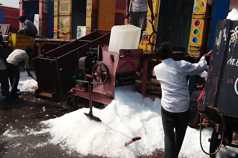 Mumbai Dawn Tour: Markets, Dhobi Ghat & Local Life