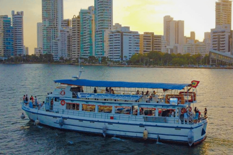 Carthagène : Dîner sur un bateau pendant que vous naviguez dans la baie