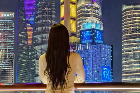 Maak foto&#039;s met de beroemde skyline van Shanghai