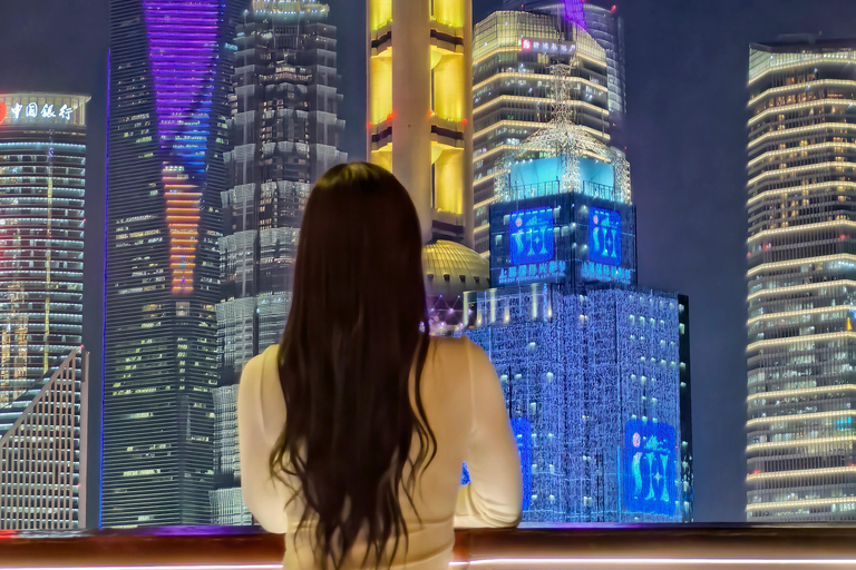 Take photos with Shanghai&#039;s famous skyline