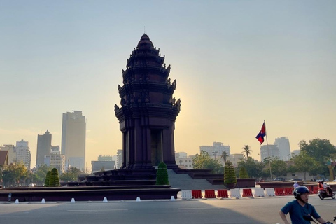 Evening Walking of Phnom Penh City with Lina