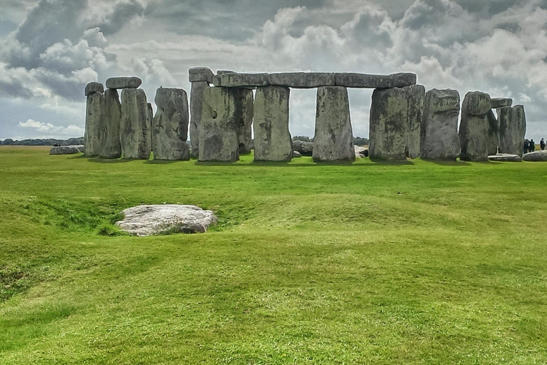 Tour privado del Castillo Real de Windsor y Stonehenge con pases