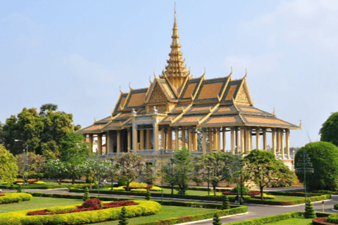 Royal Palace, National Museum, Russian Market & Wat Phnom Option 2: Private Tour with English Live Guide by Tuk-Tuk