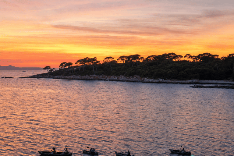 Cannes: Self-Guided Sunset Kayak Rental