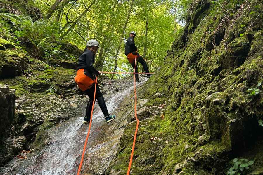 Canyoning-Abenteuer in Cabrales Picos de Europa. Foto: GetYourGuide