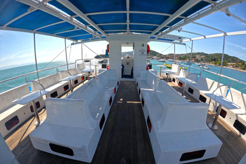 Rio de Janeiro: Exclusive catamaran ride and lunch included. Rio - Búzios Day Trip: exclusive catamaran ride and lunch included.