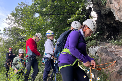 Bakú: excursión de escalada al castillo de hadas de Zagatala con acampadaBakú: Excursión al castillo encantado de Zagatala con acampada