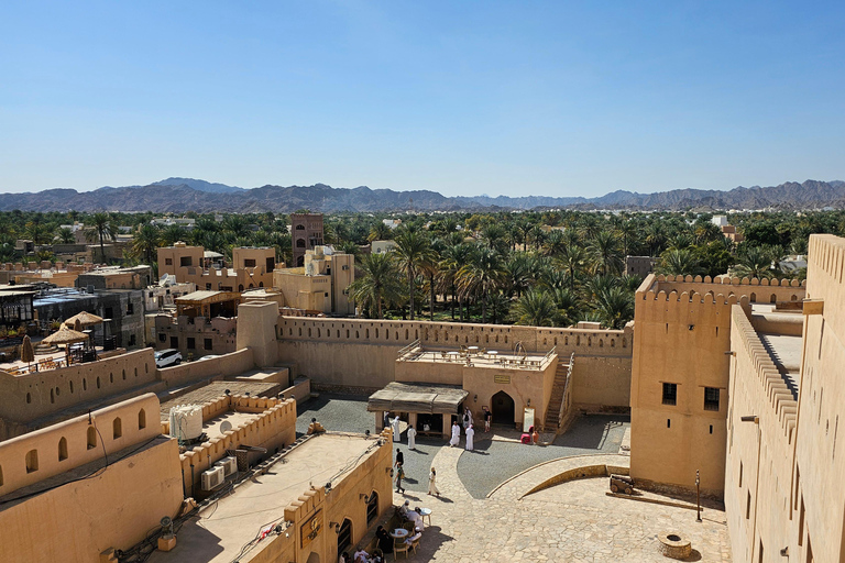 Muscat: Nizwa and Al Jabal Al Akhdar Private Tour with Lunch