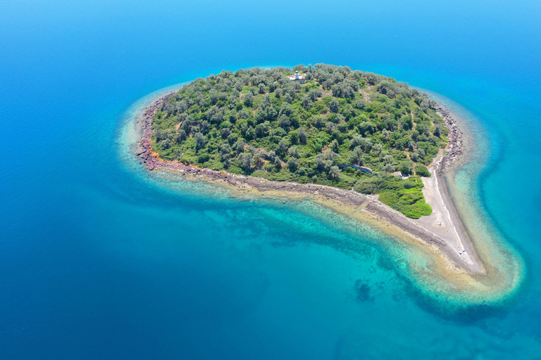 Athènes : excursion d&#039;une journée en bateau avec baignade et piscine thermaleAthènes : excursion d&#039;une journée en bateau vers les îles avec baignade