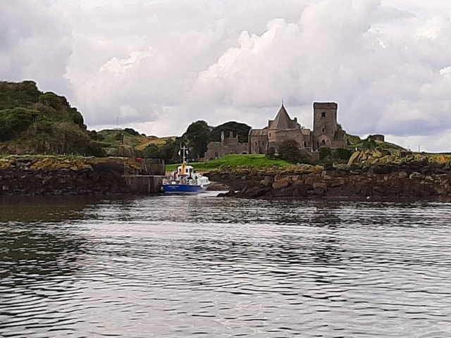 Queensferry: Sightseeing Cruise to Inchcolm Island