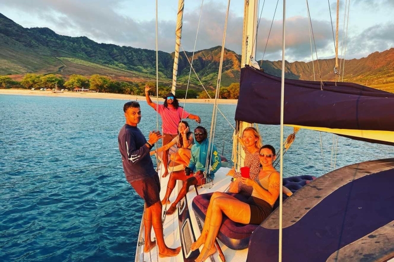 Oahu: Navegación al atardecer en pequeños grupos íntimos