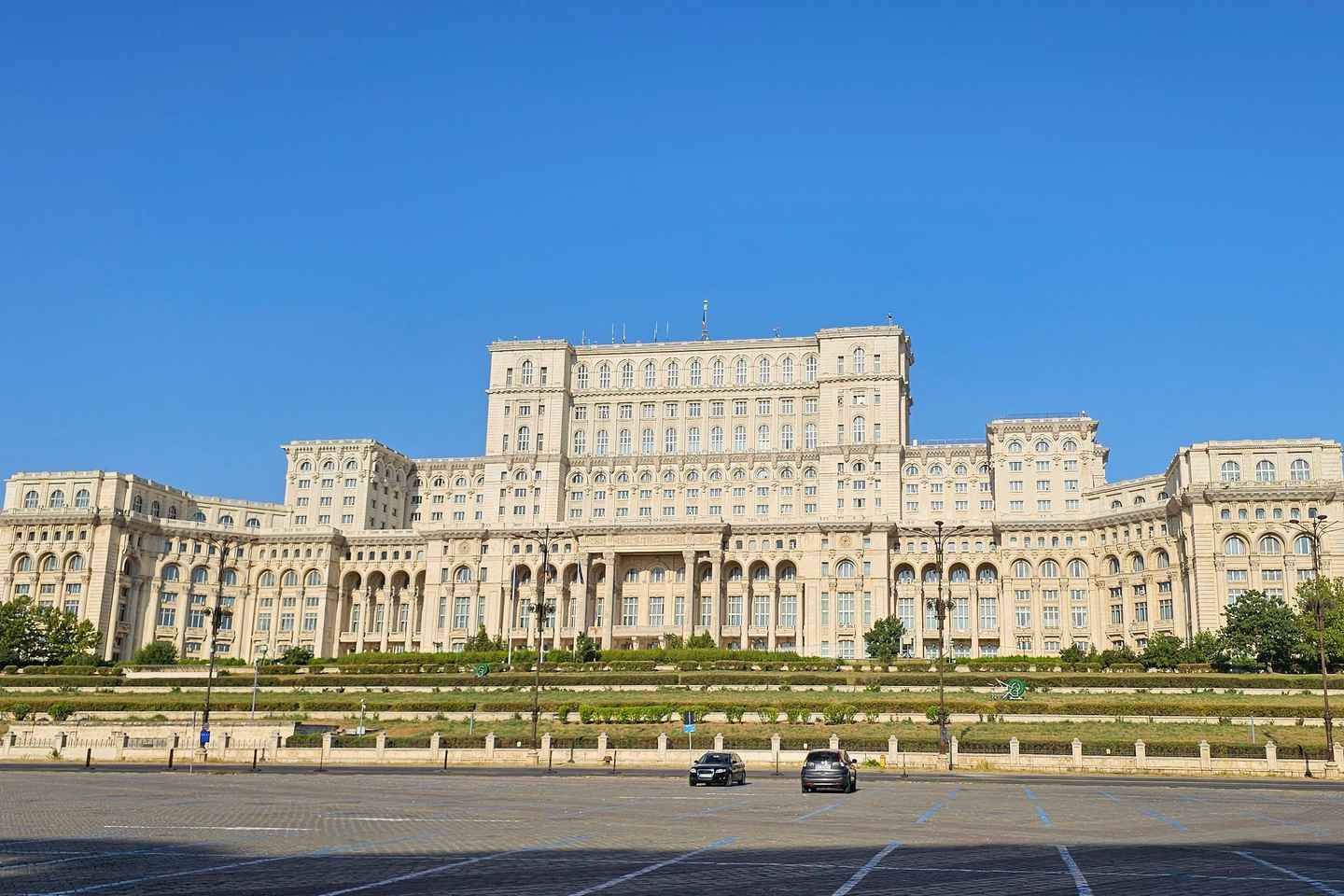 Bucharest Parliament,Village Museum,Dracula's Tomb,Mogosoaia