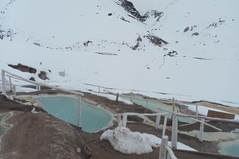 Dagsutflykt till Embalse del Yeso och varma källor från Santiago