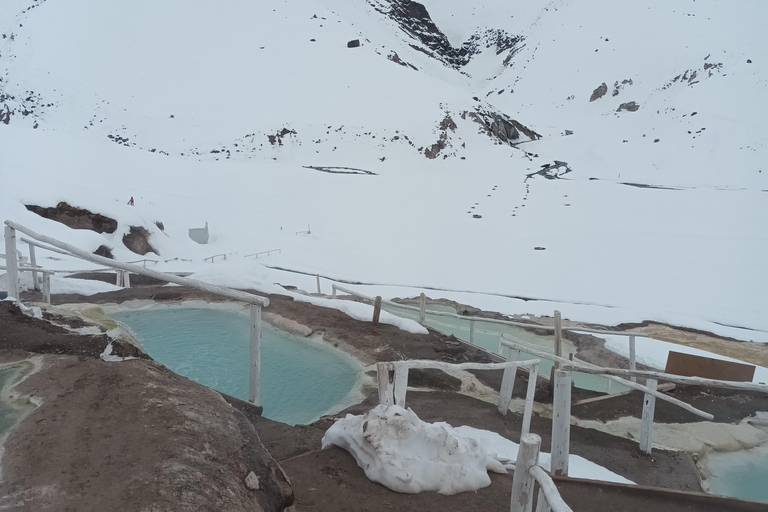 Dagsutflykt till Embalse del Yeso och varma källor från Santiago