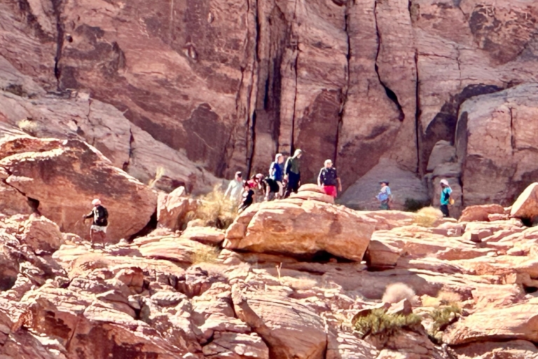 Senderismo Jebel um e'ddami o Jebel Hash - Lo más destacado de Wadi RumSenderismo a Jebel Hash - excursión de un día