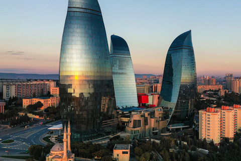 Baku: Night Panoramic Group Tour with Flame Towers