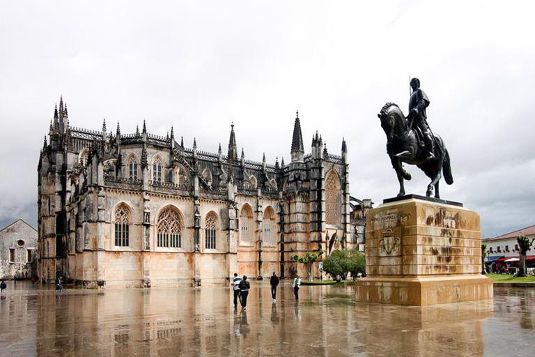 Tour privado de día completo a Fátima, Batalha, Nazaré y Obidos