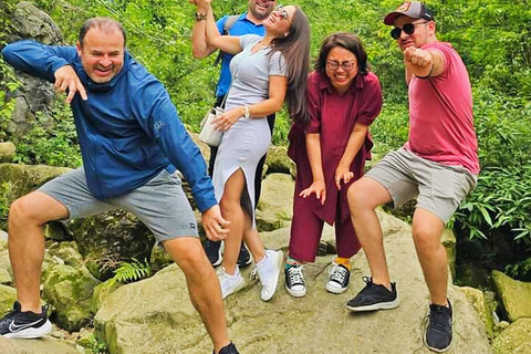 Private Tour Guide Service with Commentary in Zhangjiajie Private Guide (Spanish) – Per Day