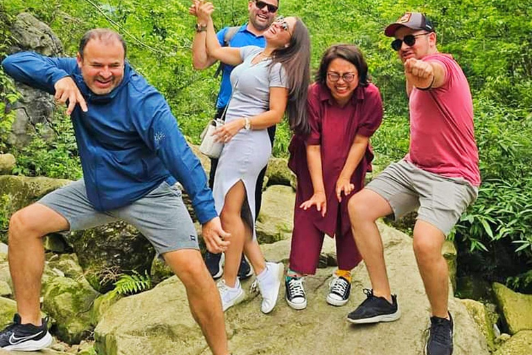 Private Tour Guide Service with Commentary in Zhangjiajie Private Guide (Spanish) – Per Day