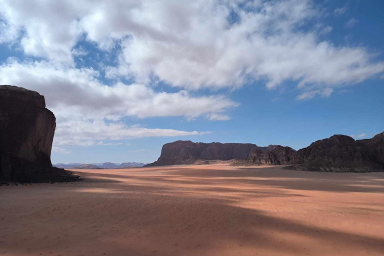 Wadi Rum: tour in jeep di 2 ore con tè beduino