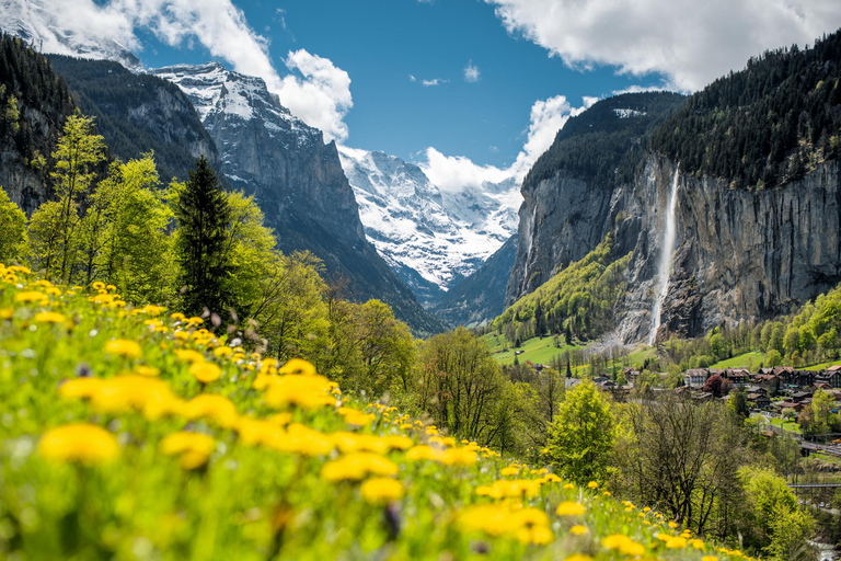 From Interlaken: Grindelwald and Lauterbrunnen Day Trip Tour in Spanish